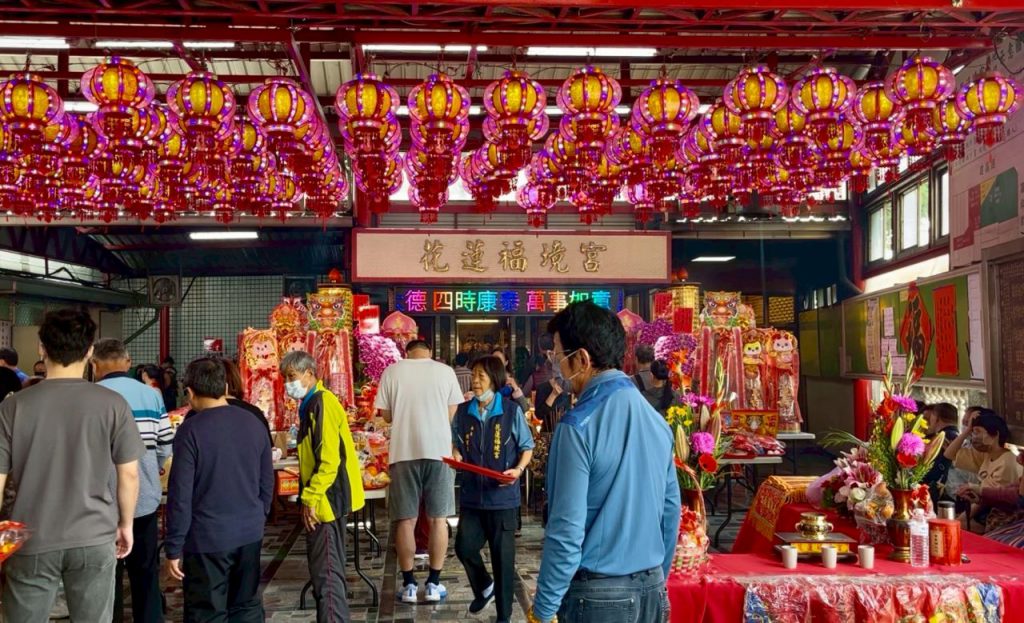 吉安鄉長游淑貞福境宮同慶福德正神千秋    發放平安金麵線助弱勢插图2